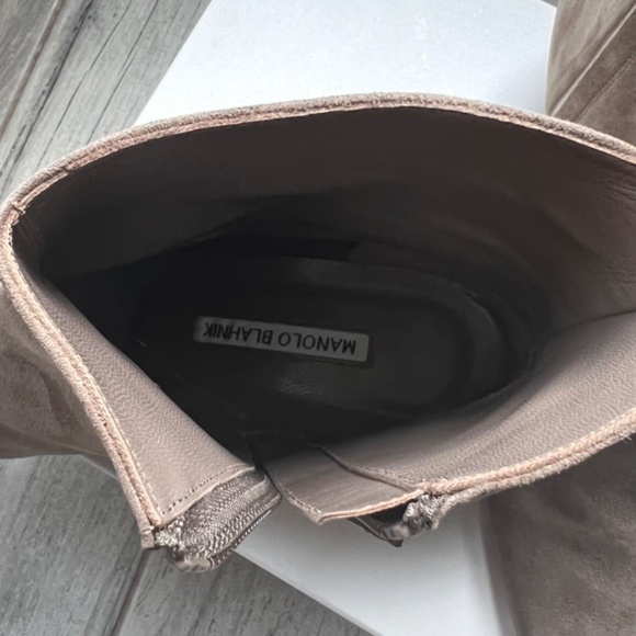 New Manolo Blahnik Tolarc Suede Zip Ankle Booties - Picture 12 of 12